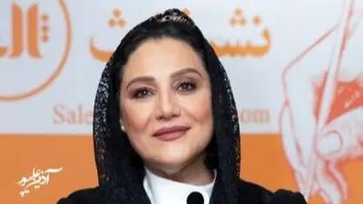 فیلم/ بررسی استایل کلاسیک شبنم مقدمی در جشن امضای کتابش؛ از کُتی بسیار شیک و انتخاب رنگ مشکی و سفید در استایلش تا روسری گیپور و میکاپی با طیف رنگ گرم