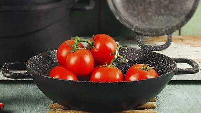  این غذاها دشمن ماهیتابه چدنی شما هستند!
