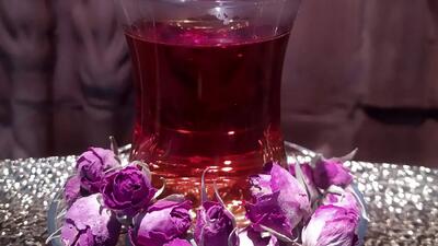 خواص دمنوش گل محمدی و زعفران + طرز تهیه آسان / سوالات متداول