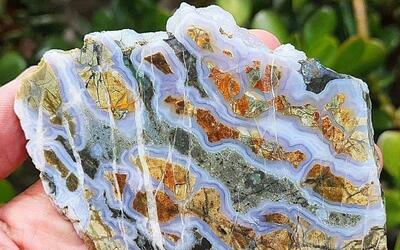 سنگ عقیق چیست؟ انواع، کاربردها، راهنمای انتخاب و تشخیص اصالت