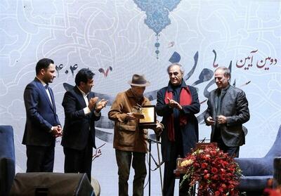 اعطای نشان اصالت به علی نصیریان