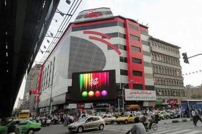 تجمع جمعی از کسبه پاساژ علاءالدین در اعتراض به قیمت دلار و ارز - سلام نو