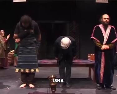یکی از آخرین حضورهای بهرام بیضایی روی صحنه تئاتر تهران + فیلم