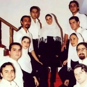  آواز نوستالژی؛ سال 1379 اجرای گرون آین که ممدرضا گلزار خیلی فسقلی بوده چقدرم خجالتیه