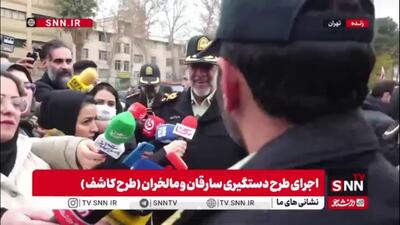  سارقانی که با درخواست دنده عقب از رانندگان تاکسی از حواس پرتی آنها استفاده می‌کردند و گوشی  سرقت می‌کردند!/ تحویل گوشی مالباختگان توسط سردار محمدیان