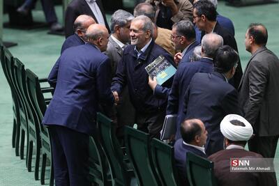 حضور پزشکیان در صحن علنی مجلس/ خوش‌وبش نمایندگان با رئیس‌جمهور + فیلم