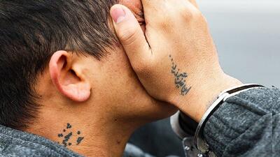  خالکوبی های عجیب و غریب سارقان تهرانی؛ از جستجوی خوشبختی تا اسلحه کلاشینکف...+تصاویر