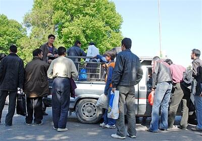 بلاتکلیفی کارگران در سرمای زمستان/ انتظار در چهارراه باسکول برای لقمه‌ای نان حلال! - تسنیم