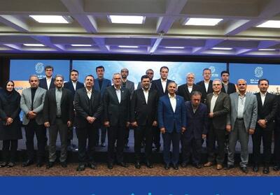 در همایش مدیران عامل شرکت‌های زیرمجموعه بانک تجارت از دو طرح مشترک بانک تجارت و بیمه تجارت‌نو رونمایی شد - تسنیم