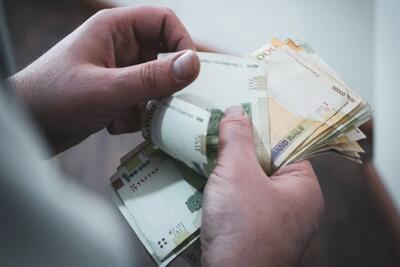 چرا دستمزد همیشه متهم ردیف‌ اول تورم است؟