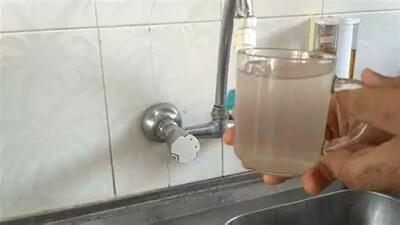  آلودگی آب شرب اهالی محله پردیس اهواز را به دردسر انداخت + فیلم