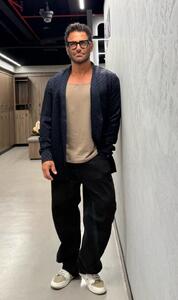 محمدرضا گلزار با شلوارک و عینک جدید!/ عکس