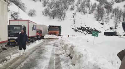  تردد در گردنه زمزیران سردشت تنها با زنجیر چرخ امکان‌پذیر است