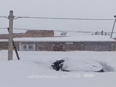 برف یک متری در روستای گنبرف آذربایجان‌شرقی