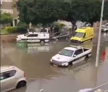  خیابان‌های سرزمین‌های اشغالی را آب بُرد