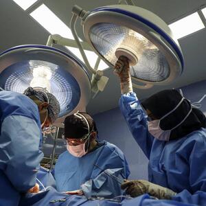 برداشتن توده 4 و نیم کیلویی از شکم بانوی ۵۳ ساله