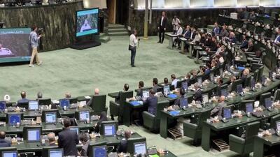 بودجه ۱۴۰۵ در مسیر تصویب؛ افزایش حقوق بازنشستگان و کارکنان دولت ۲۰ درصد در لایحه پیش‌بینی شد / خبر مهم برای بازنشستگان و کارمندان؛ کمیسیون تلفیق کلیات بودجه ۱۴۰۵ و افزایش ۲۰ درصدی حقوق را بررسی کرد