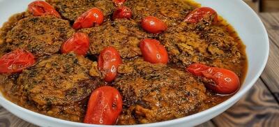  باور نمیکنی این غذای گیلانی تو چند دقیقه آماده میشه ! کوکو گردو گیلانی