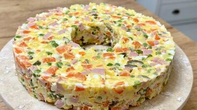  طرز تهیه سالاد معروف روسی با هویج و سیب زمینی / سالاد یخچالی روسی
