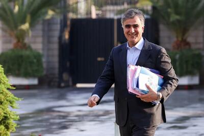 فرزین استعفا داد؟