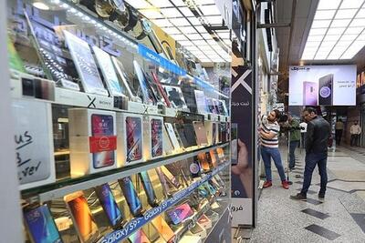 کرکره‌ها پایین آمد/ اعتراض موبایل‌فروشان به نوسان ارز