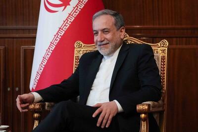  اسحاقی، نماینده مجلس: اگر عراقچی بیمار سرطانی در خانواده داشت، هرگز نمی‌گفت تحریم برکاتی داشته/ با کلید واژه «برکات تحریم»، با اعصاب و روان مردم بازی نکنیم