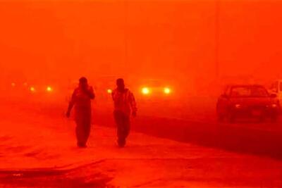 ببینید / آسمان غرب عراق به رنگ سرخ درآمد