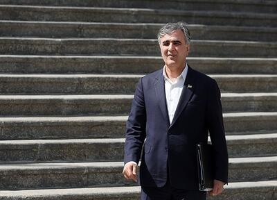 بانک مرکزی پس از ۲ هفته سکوت، بالاخره واکنش نشان داد: موضوع استعفای فرزین در روزهای پایانی آذر مطرح شده، موضوع جدیدی نیست / طی امروز، اتفاق جدیدی در این باره رخ نداده