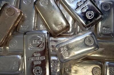 قیمت نقره از نفت جلو زد