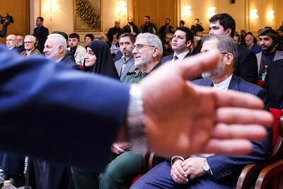 تصاویر؛ سردار قاآنی و زینب سلیمانی در کنفرانس دیپلماسی و مقاومت