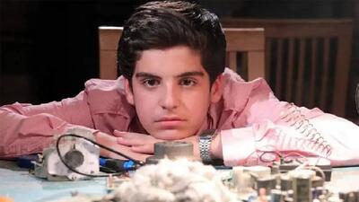 استایل کریسمسی مانی رحمانی بازیگر سریال بچه مهندس