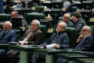 مخالفان دولت هر روز شعبده تازه‌ای از آستین بیرون می‌آورند/ انگار که در خلأ زندگی می‌کنند