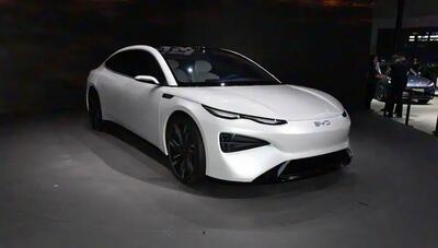  BYD از دو خودروی برقی لوکس رونمایی کرد