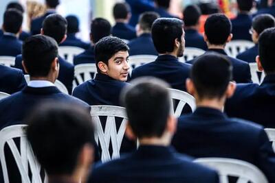 تأثیر ناامیدی اجتماعی و شرایط اقتصادی بر افت تحصیلی دانش‌آموزان پایه دوازدهم