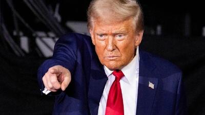 ترامپ در دیدار با نتانیاهو: باید فوراً به ایران حمله شود