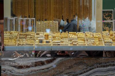 طلای ۱۸ عیار بیش از یک میلیون تومان ارزان شد
