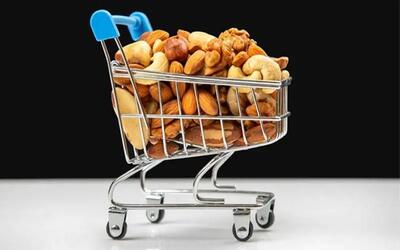 فروش آجیل در شب یلدای امسال ۵۰ درصد کاهش پیدا کرد