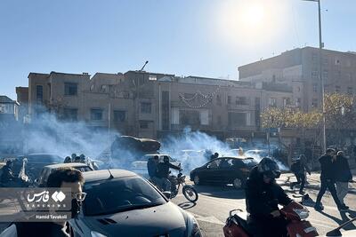 روایت «تسنیم» از اعتراضات کسبه در تهران؛ شماری از کسبه دست به اعتراض محدود زدند/  این اعتراض‌ها بازتاب فشار واقعی بر فعالان بازار محسوب می‌شود