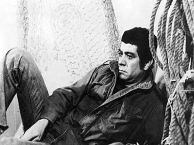 عکس| تصویر جنجالی؛ وثوق آلن دلون را بوسید؟