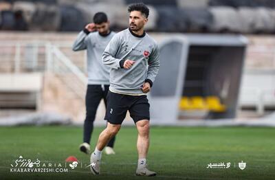 کاپیتان پرسپولیس با تیپ دامادی در استوری صفحه رسمی باشگاه + عکس