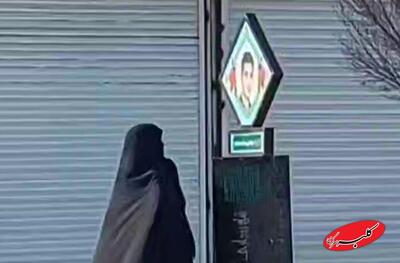  ببینید | مادری که در سکوت، مقابل تابلوی فرزند شهیدش ایستاد - کلبه سرگرمی