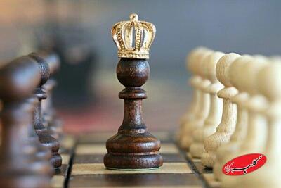 پادشاه عصبانی شد؛ مشت کوبیدن او بر روی میز را ببینید - کلبه سرگرمی