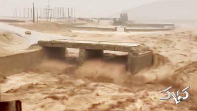 این پل مهم بر اثر سیلاب ویران شد؛ مردم از مسیرهای جایگزین تردد کنند+ فیلم - مجله اینترنتی کولاک