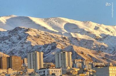 فیلم/ کوه‌های برفی تهران در آسمان پاک این شهر