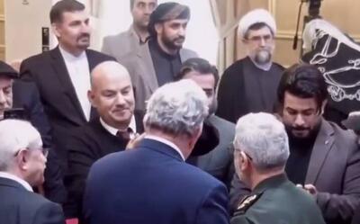  فیلم/ عکس یادگاری مهمانان خارجی همایش شهید سلیمانی با سردار قاآنی