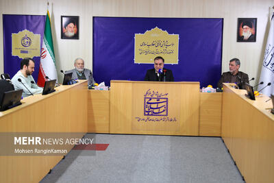  نشست «بررسی مؤلفه‌­های اتحاد و همبستگی ایرانیان در گذار از جنگ و فتنه»