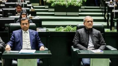 عبدالناصر همتی رئیس بانک مرکزی شد