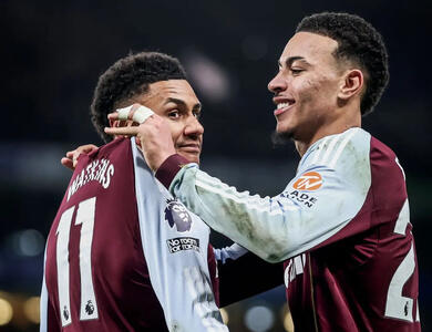 استون ویلا متوقف نمی‌شود؛ رقابت سه‌قطبی قهرمانی لیگ برتر، هیجان‌انگیزتر از همیشه! - پارس فوتبال