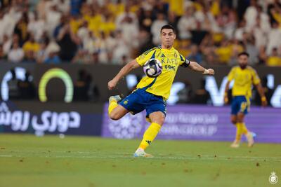 عکس | دیدار رونالدو با یک دوست قدیمی؛ تماشاگر ویژه شب درخشان کریستیانو - پارس فوتبال