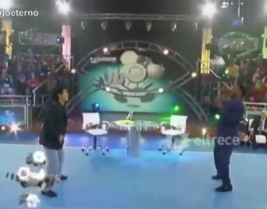 ویدئو: پاسکاری دو پادشاه در برنامه تلویزیونی! - پارس فوتبال